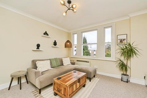 Uxbridge Road, Kingston upon Thames, KT1