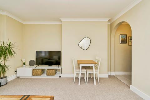 1 bedroom flat for sale, Uxbridge Road, Kingston upon Thames, KT1