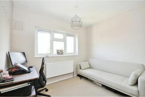 2 bedroom flat for sale, Slades Drive, Chislehurst, BR7