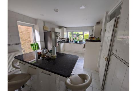 undefined, Holly Close, Woking, GU21