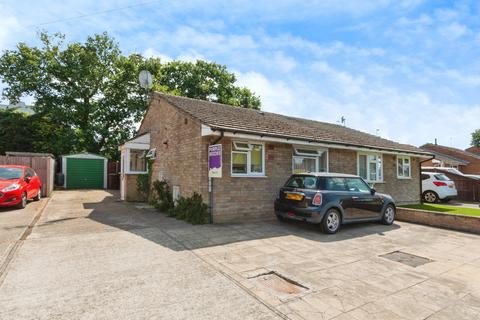 2 bedroom bungalow for sale, Chiltern Avenue, Farnborough, GU14