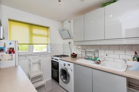 2 bedroom bungalow for sale, Chiltern Avenue, Farnborough, GU14