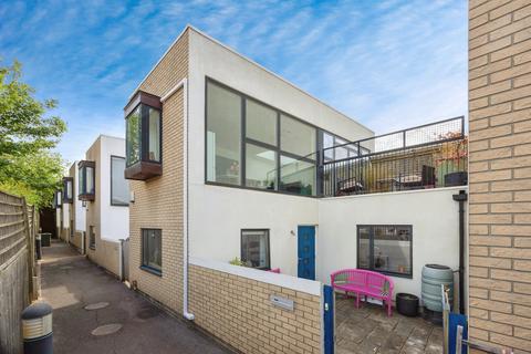 undefined, Walnut Tree Close, Guildford, GU1