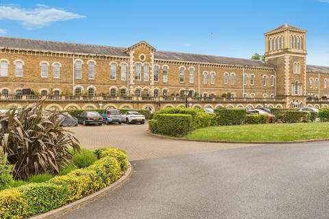 3 bedroom ground floor flat for sale, Royal Drive, London, N11