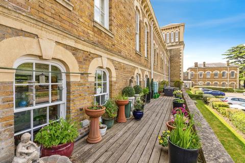 3 bedroom ground floor flat for sale, Royal Drive, London, N11