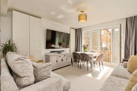 2 bedroom flat for sale, Clissold Crescent, London, N16