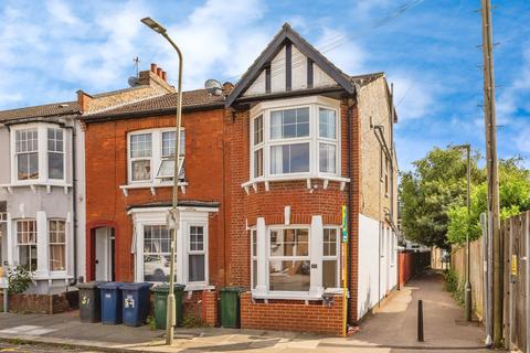 3 bedroom end of terrace house for sale, Percy Road, London, N12