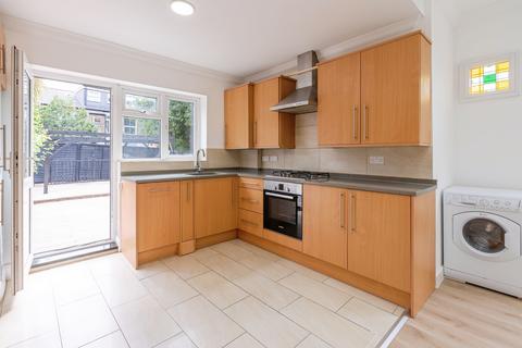3 bedroom end of terrace house for sale, Percy Road, London, N12