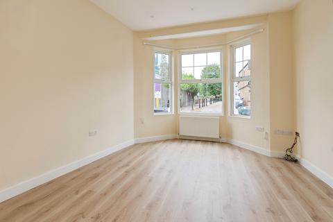 3 bedroom end of terrace house for sale, Percy Road, London, N12