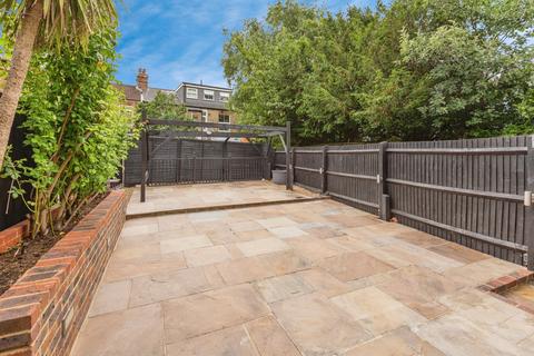 3 bedroom end of terrace house for sale, Percy Road, London, N12