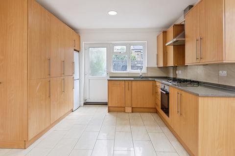 3 bedroom end of terrace house for sale, Percy Road, London, N12