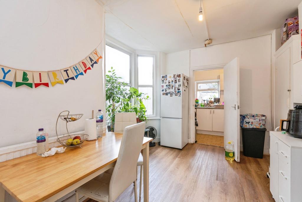 Lounge/Dining Room