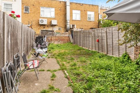 4 bedroom terraced house for sale, Sydney Road, London, N8