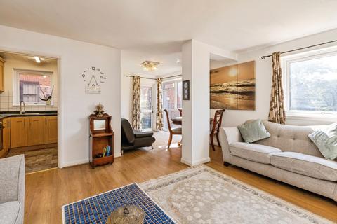 3 bedroom ground floor flat for sale, Flat 1/Whitefriars Court 108 Friern Park, London, N12