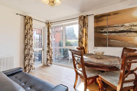 3 bedroom ground floor flat for sale, Flat 1/Whitefriars Court 108 Friern Park, London, N12