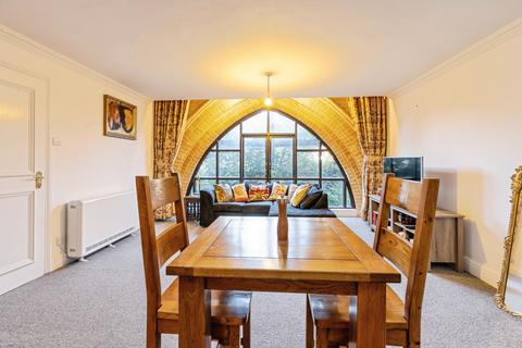 2 bedroom flat for sale, Arundel Square, London, N7