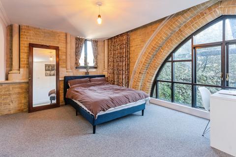 2 bedroom flat for sale, Arundel Square, London, N7