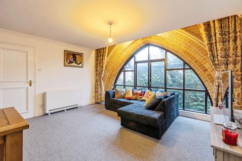 2 bedroom flat for sale, Arundel Square, London, N7