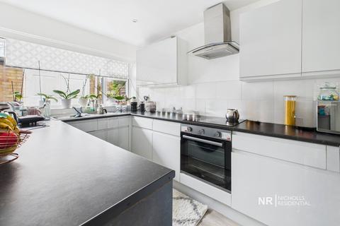 2 bedroom bungalow to rent, Brookers Close, Ashtead, Surrey. KT21