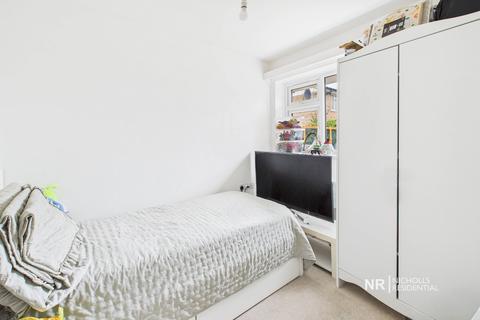 2 bedroom bungalow to rent, Brookers Close, Ashtead, Surrey. KT21