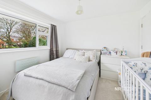 2 bedroom bungalow to rent, Brookers Close, Ashtead, Surrey. KT21