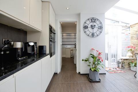 2 bedroom terraced house for sale, Fredericks Place, London, N12