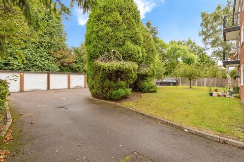undefined, 3 Oakleigh Park North, London, N20
