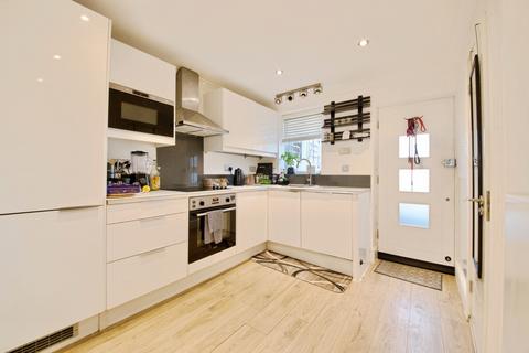 1 bedroom flat for sale, 99 Friern Park, London, N12