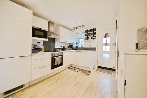 1 bedroom flat for sale, 99 Friern Park, London, N12