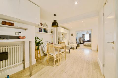 99 Friern Park, London, N12