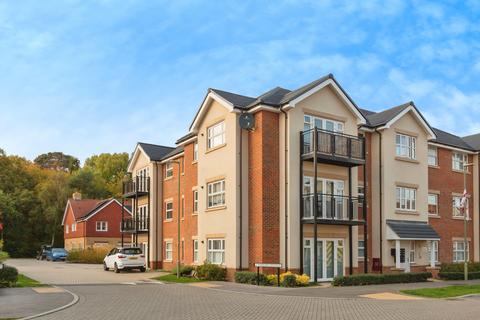 2 bedroom flat for sale, Hurst Avenue, Camberley, GU17