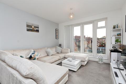 2 bedroom flat for sale, Hurst Avenue, Camberley, GU17