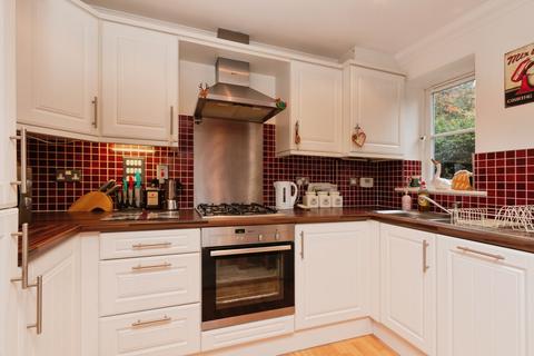 2 bedroom ground floor flat for sale, 44 Hale Road, Farnham, GU9