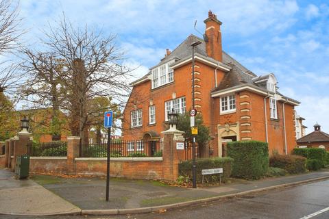 1 bedroom ground floor flat for sale, 1 Crothall Close, London, N13