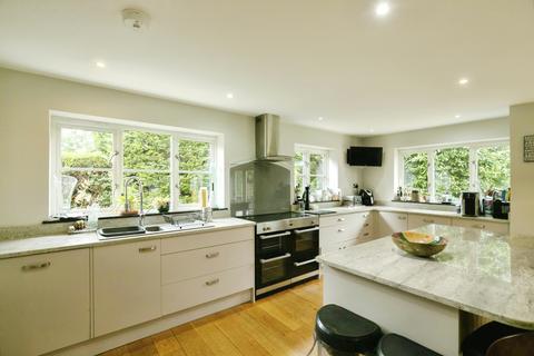5 bedroom detached house for sale, Brightling Road, Robertsbridge, TN32