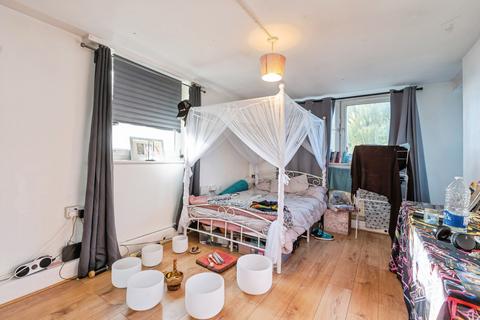 /Newbury House Partridge Way, London, N22