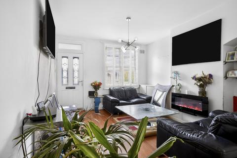 2 bedroom terraced house for sale, Siward Road, London, N17