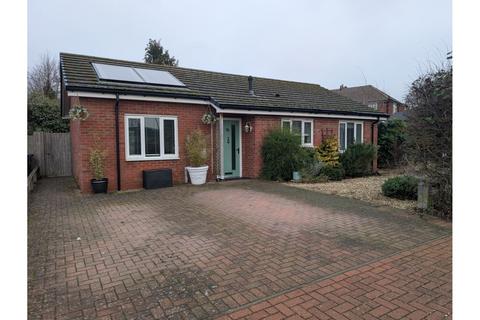 2 bedroom detached bungalow for sale, marshalls avenue, Hitchin, SG5
