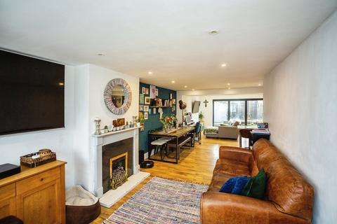 3 bedroom semi-detached house for sale, Priestley Drive, Tonbridge, TN10