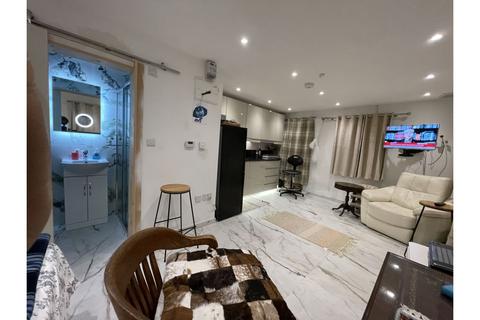undefined, Whitton Avenue West, Greenford, UB6