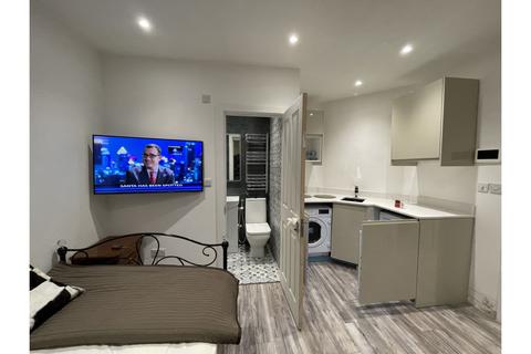 undefined, Whitton Avenue West, Greenford, UB6