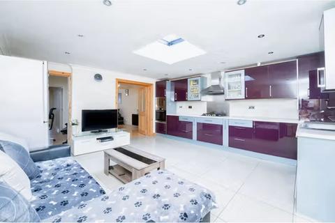 3 bedroom semi-detached house for sale, Seaton Road, Hayes, UB3