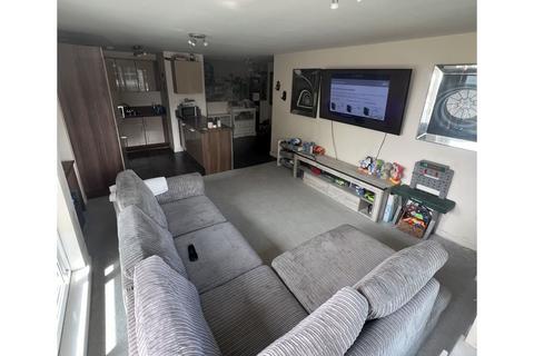 2 bedroom flat for sale, 4 Mercer Walk, Uxbridge, UB8