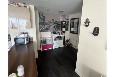 2 bedroom flat for sale, 4 Mercer Walk, Uxbridge, UB8