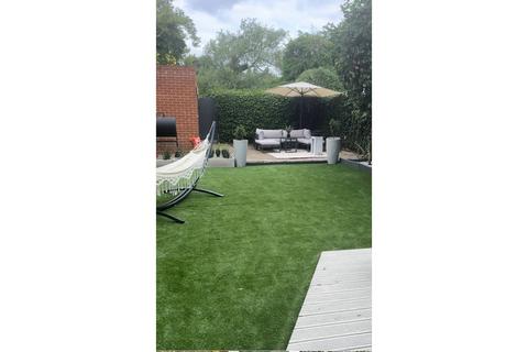 5 bedroom end of terrace house for sale, Empire Road, Greenford, UB6