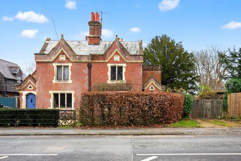 3 bedroom semi-detached house for sale, High St, Maresfield, TN22