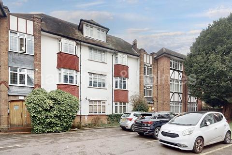 3 bedroom flat for sale, Golders Court, NW11
