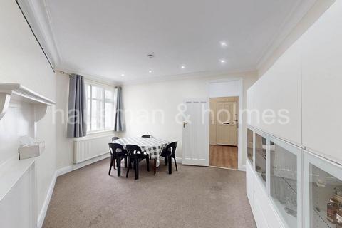 3 bedroom flat for sale, Golders Court, NW11
