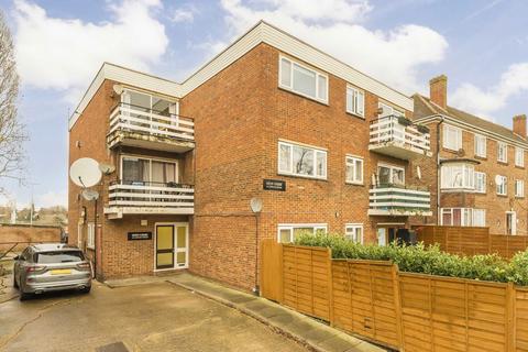 Lynton Road, London W3
