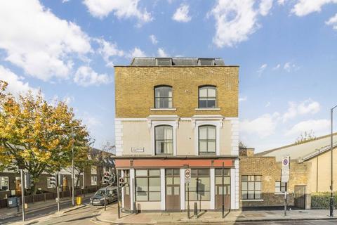 3 bedroom flat for sale, Tollington Park, London N4